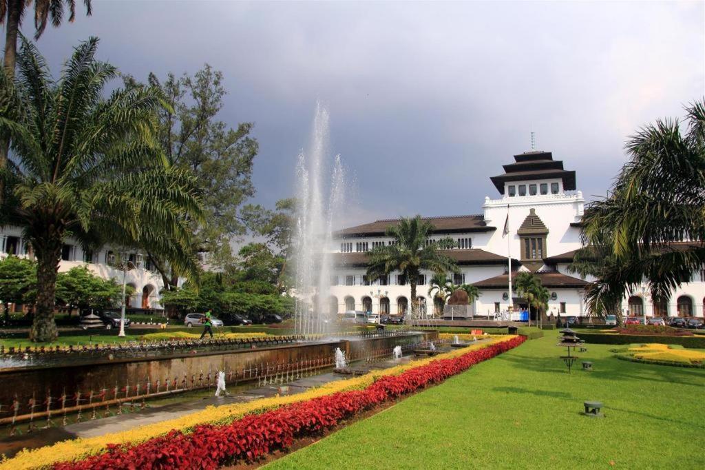 Mitra Bandung Hotel Extérieur photo