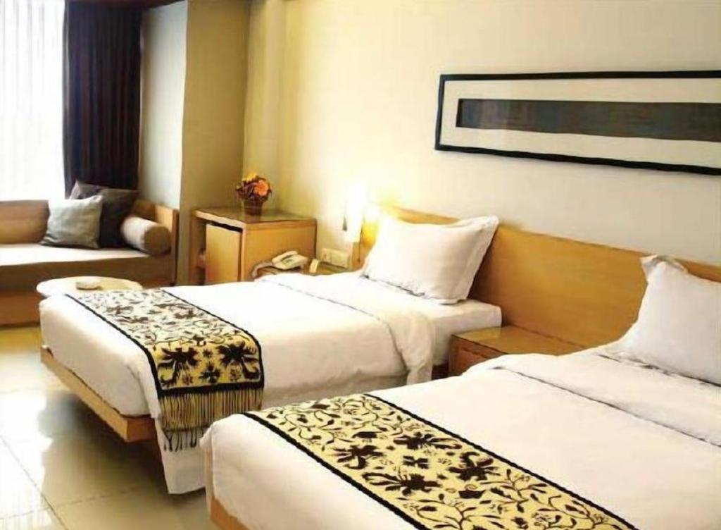 Mitra Bandung Hotel Extérieur photo