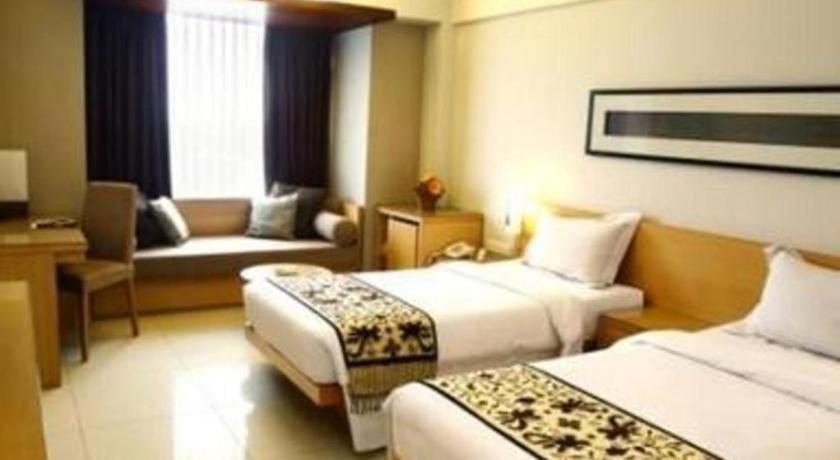 Mitra Bandung Hotel Extérieur photo