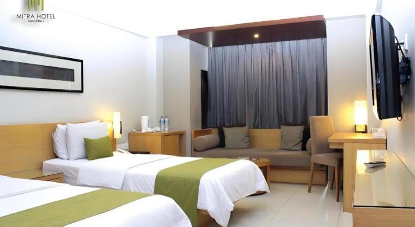 Mitra Bandung Hotel Extérieur photo