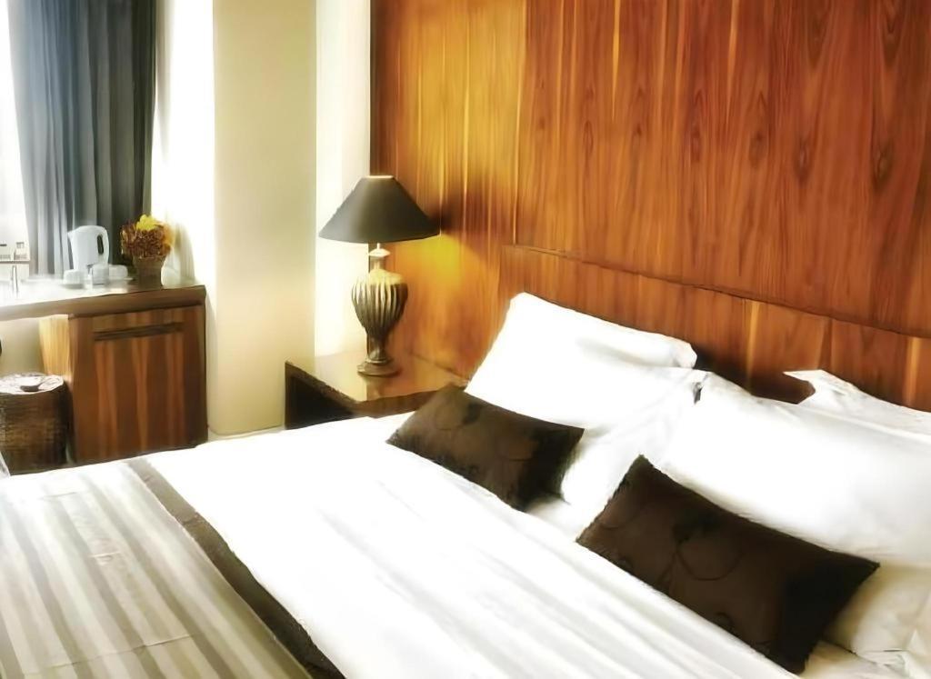 Mitra Bandung Hotel Extérieur photo